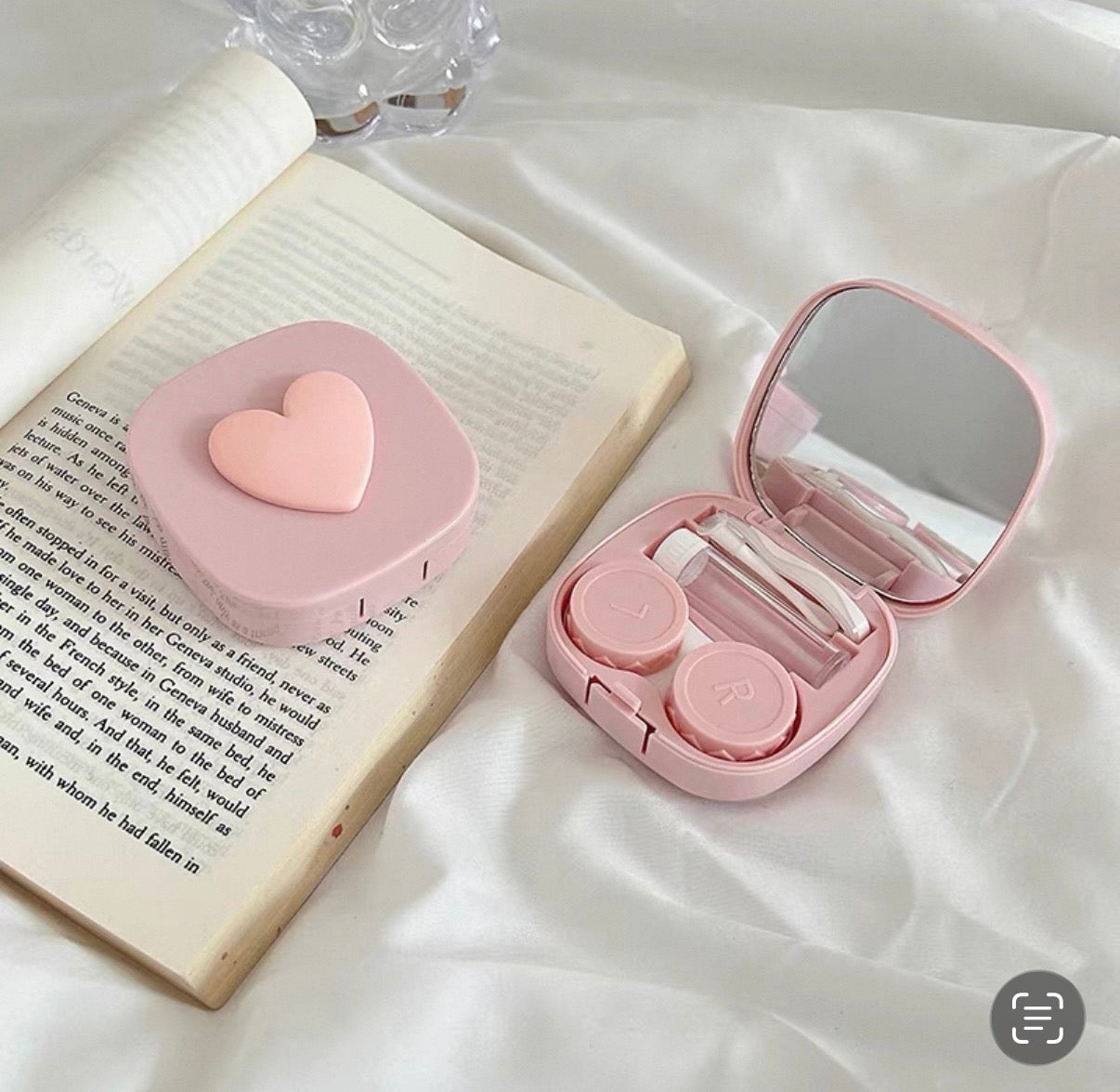 Heart-Shaped Contact Lens Case – Compact Travel Lens Organizer